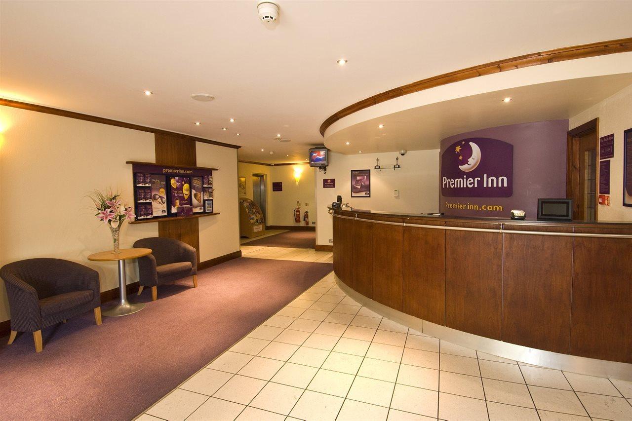 Premier Inn Gatwick Crawley Town West Екстериор снимка