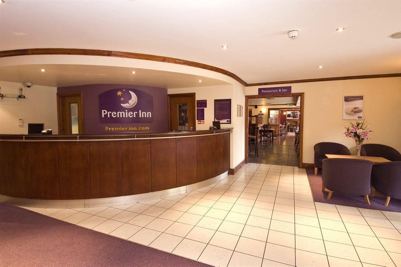 Premier Inn Gatwick Crawley Town West Екстериор снимка