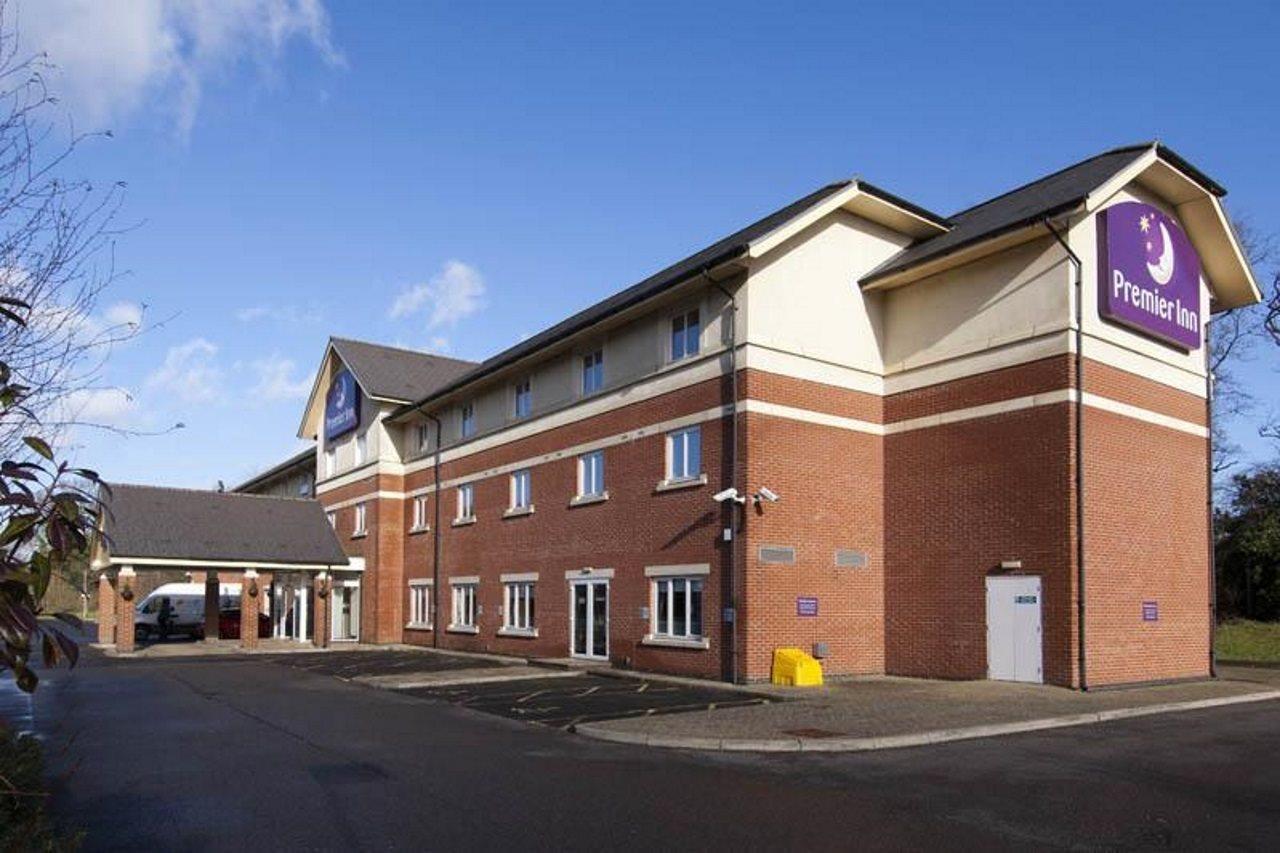 Premier Inn Gatwick Crawley Town West Екстериор снимка